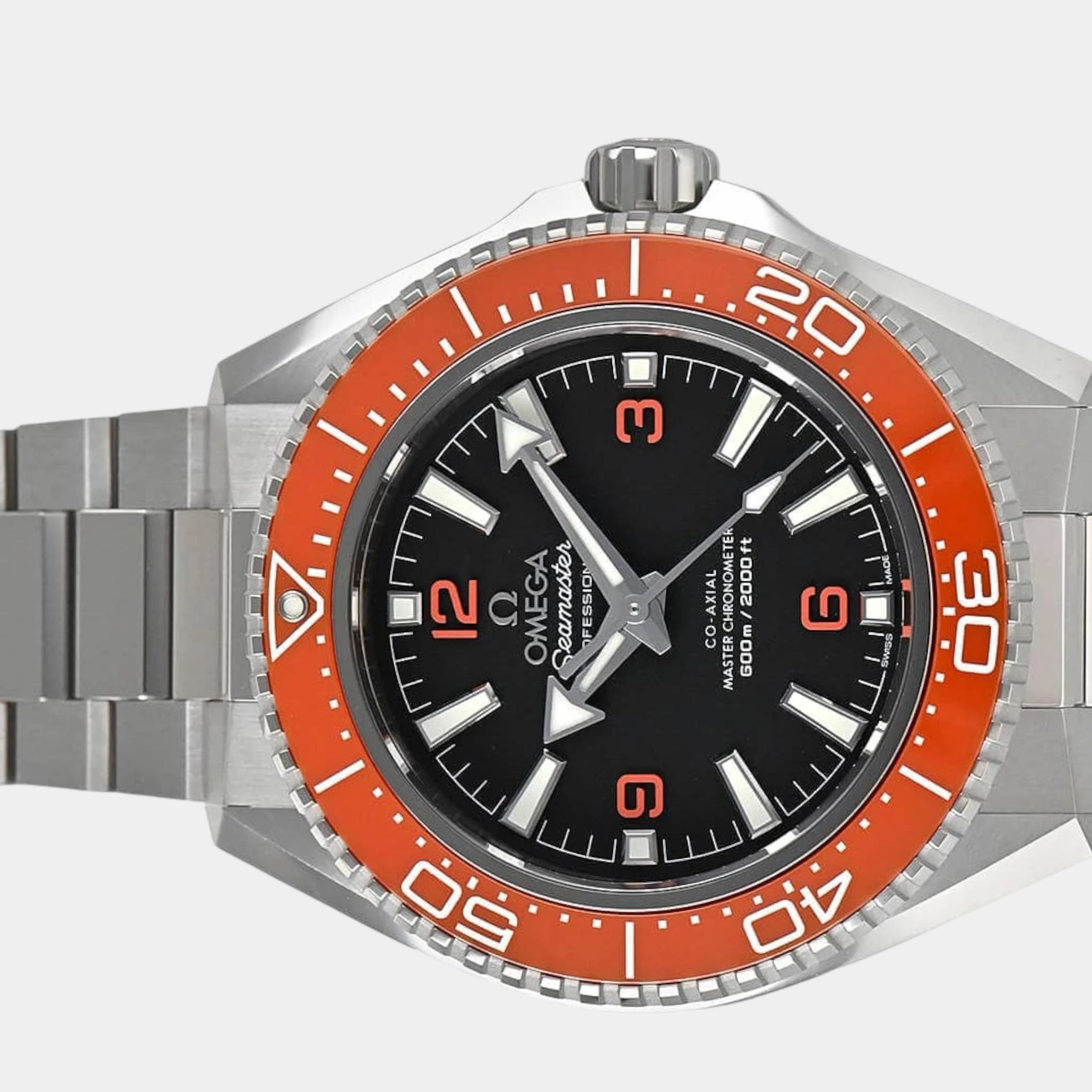 Omega Seamaster Planet Ocean 217.30.42.21.01.003 | 42 mm, Like new & unworn The item shows no signs of wear such as scratches or dents, and it has not been worn. The item has not been polished. — Switzerland