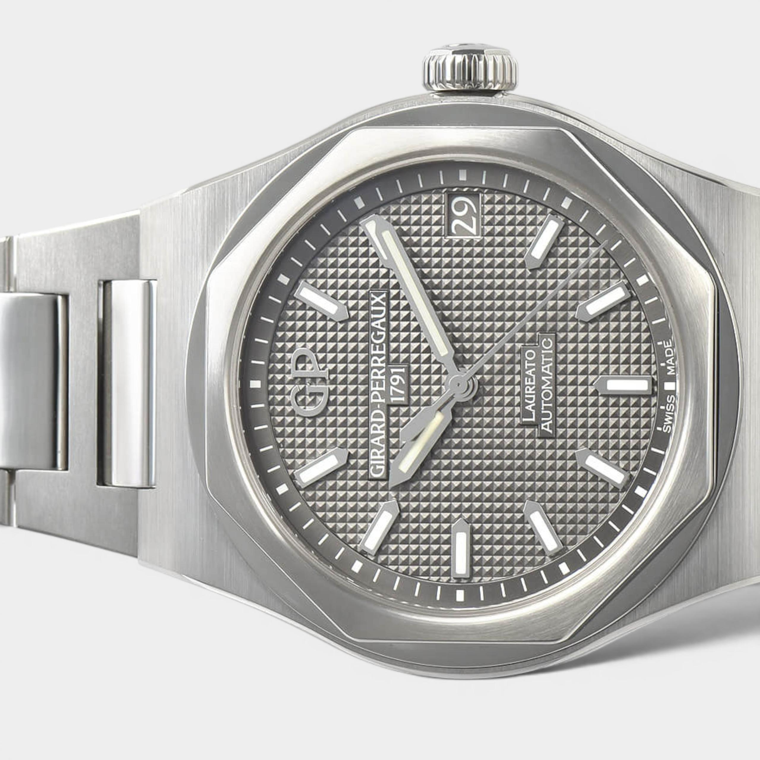 Girard Perregaux Laureato 81010-11-231-11A | 42 mm, Used (Very good) — Switzerland